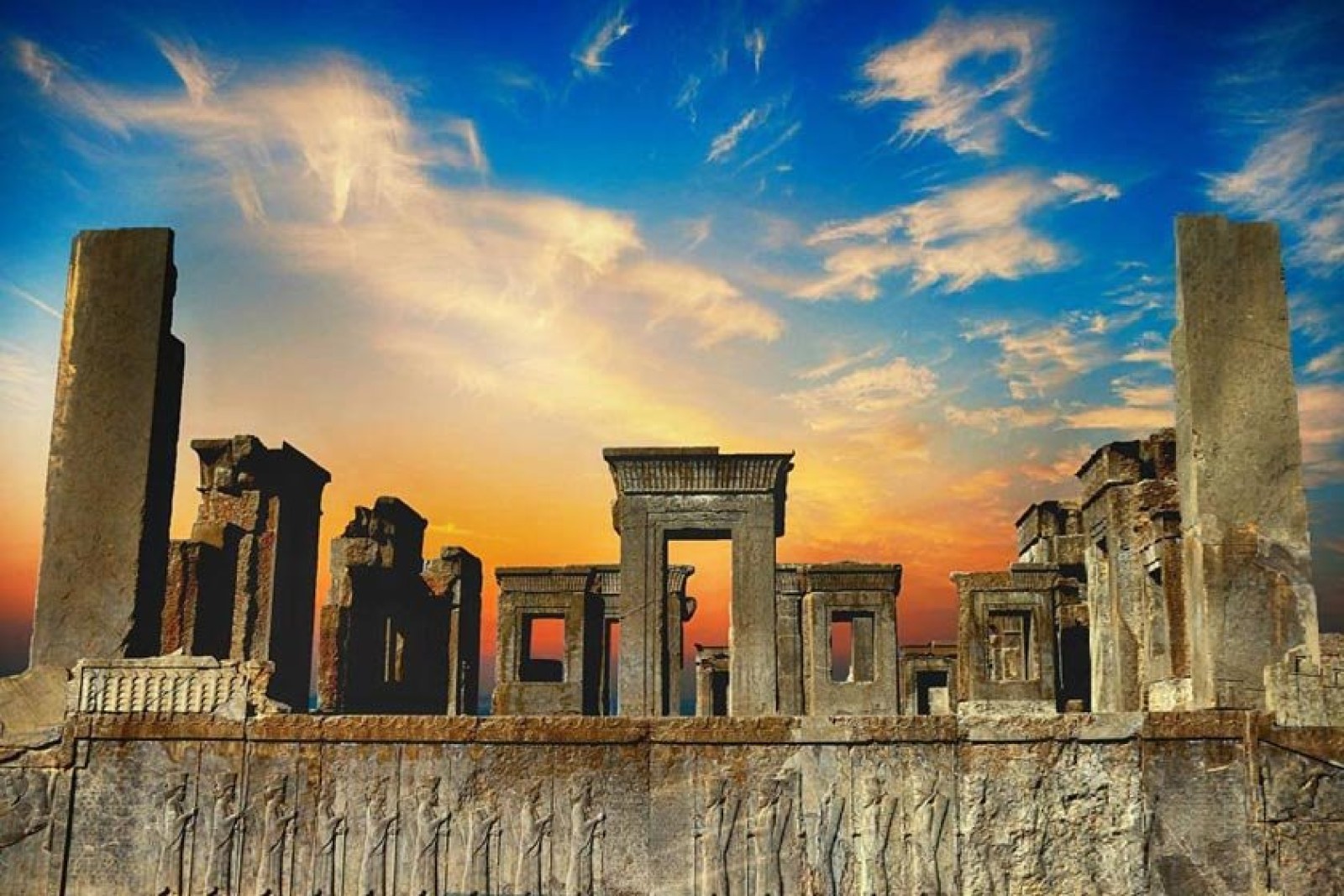 فرونشست زمین به پایه های تخت جمشید رسید!