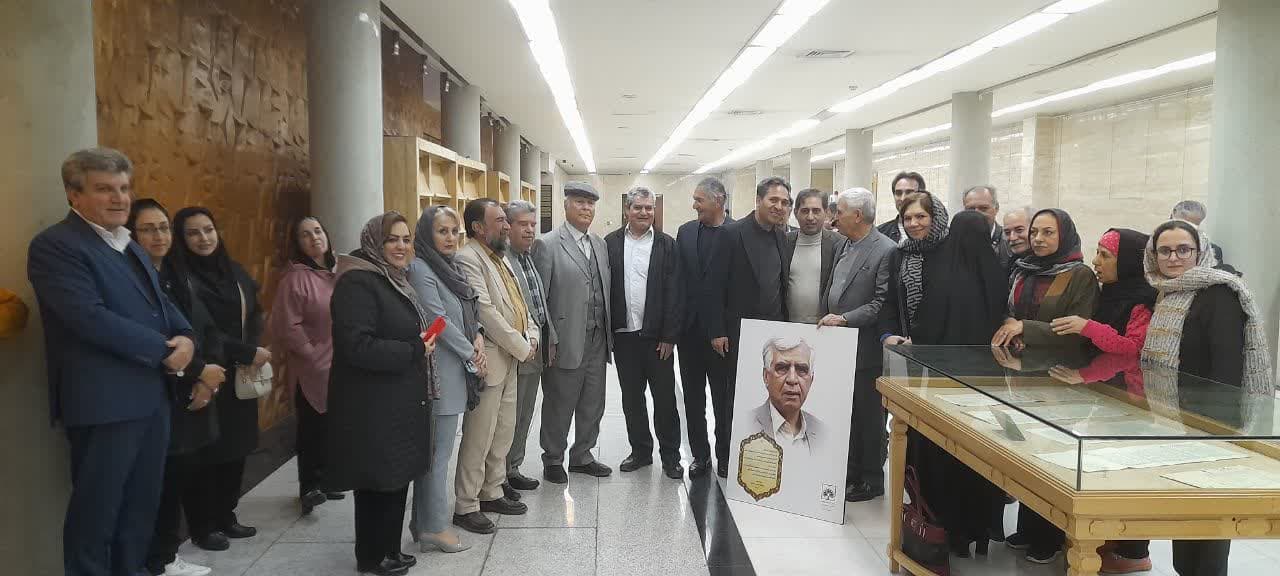 استاد داریوش نویدگویی از گنجینه های فرهنگی روزگار ما هستند