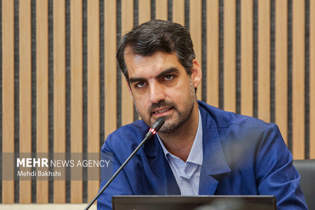 منان‌ رئیسی خطاب به ظریف: تو غلط کردی که توی اجلاس بین‌المللی گفتی