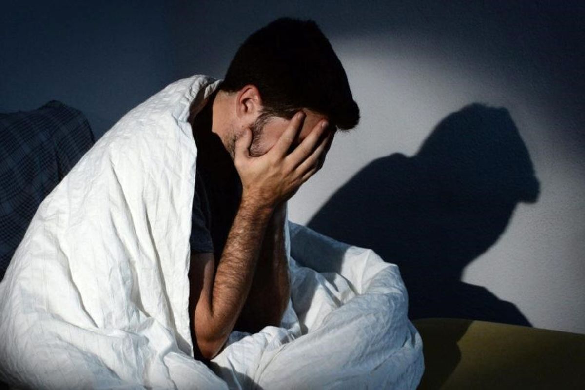 چرا شب ها ناگهانی از خواب میپریم؟