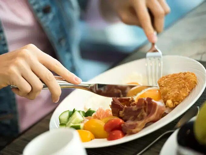 عوارض جدی پرخوری شبانه برای سلامتی!