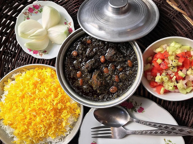 راز جادویی جا افتادن و روغن انداختن قورمه سبزی