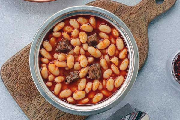 طرز تهیه فاصولیه اصیل ترکی؛ خوراک لوبیا سفید با گوشت