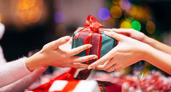 هدیه گرفتن در خواب چه تعبیری دارد؟