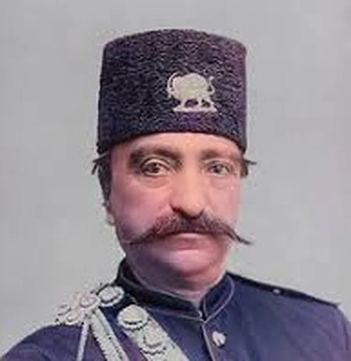 تصویر پربازدید ناصرالدین شاه قاجار در حال صرف ناهار