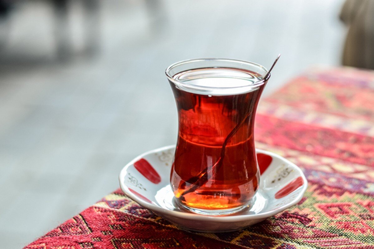 کدام یک قند خون را بالا می برد؛ چای شیرین یا نوشابه؟