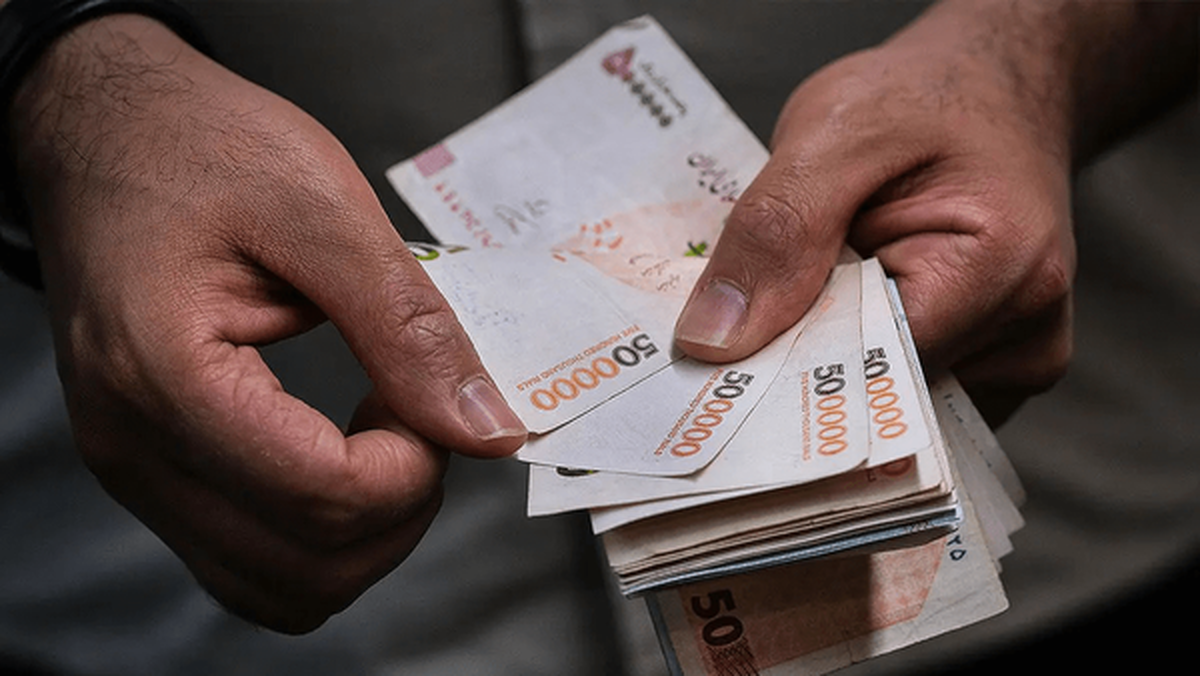 عیدی کارمندان و بازنشستگان ۱۴۰۵ چه زمانی واریز می شود؟