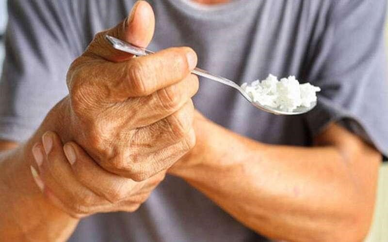 علائمی که برای تشخیص زودهنگام بیماری پارکینسون باید بشناسید