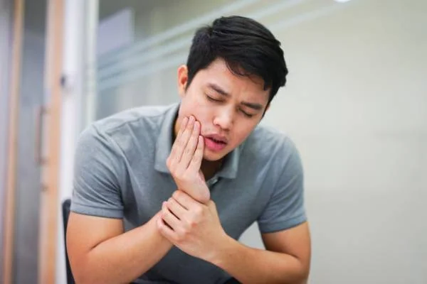 علت صدا دادن فک هنگام غذا خوردن و خمیازه چیست؟