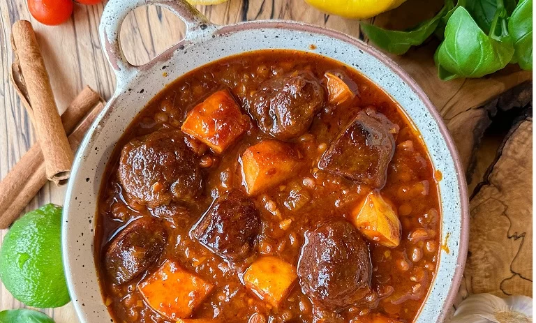 خورشت «به» با ماهیچه؛ شامی پر عطر و بو مثل شب یلدا 