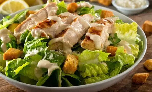دستور تهیه سالاد سزار ایتالیایی؛ یکی از محبوب‌ترین سالادهای بین‌المللی