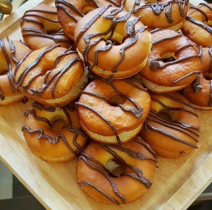 طرز تهیه ”دونات” بازاری پفکی؛ یک شیرینی پرطرفدار و خوشمزه
