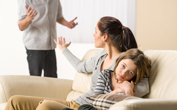 پیامدهای ویرانگر بدگویی از همسر در حضور فرزندان