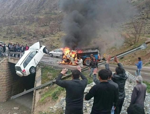 تصویری دلخراش از پودر شدن پژو پارس در برخورد با کامیون در فسا