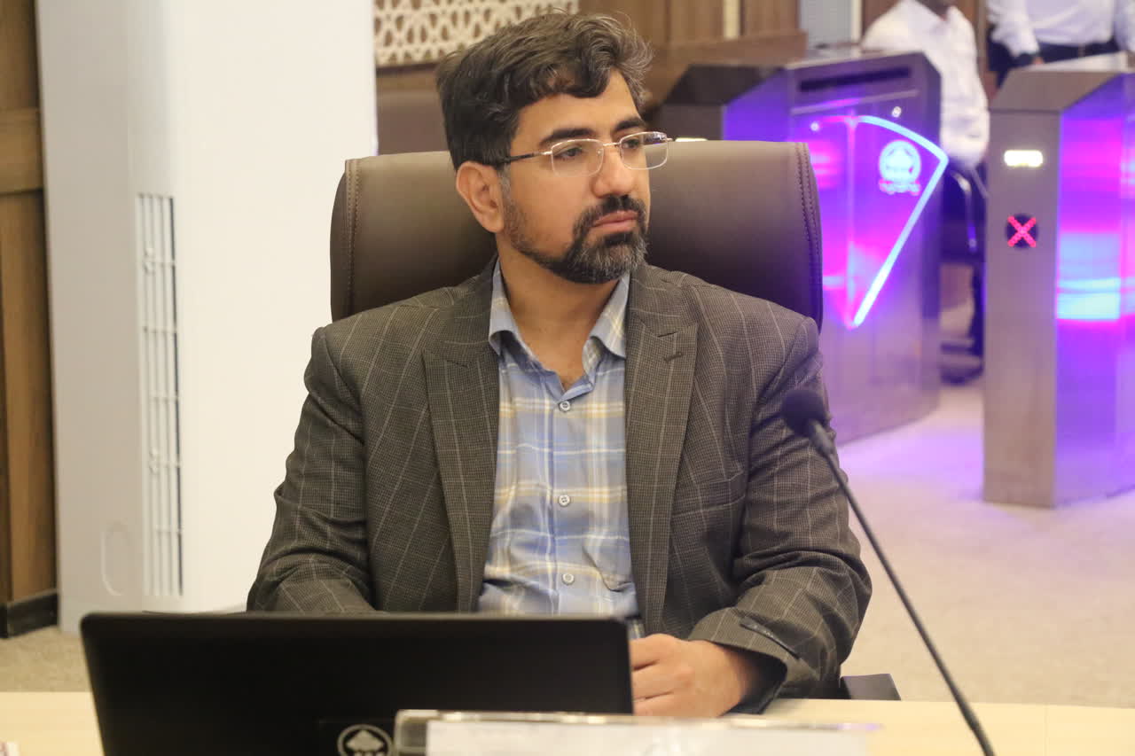 افشاگری عضو شورای شهر شیراز از "استاندارد دوگانه" و "قانون‌سازی سلیقه‌ای" ؛ مشت برخی افراد در ۷-۸ ماه آینده باز می‌شود